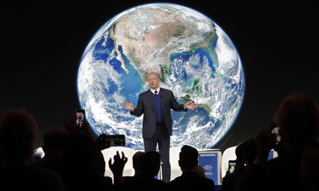 image: Davos-deltakerne snakker om klima, men flyr privatfly